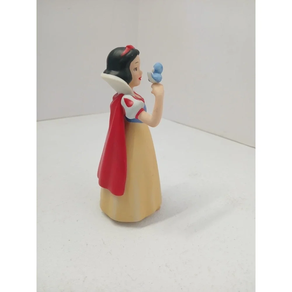 VTG Walt Disney Snow White With Bird Figurine 5.5